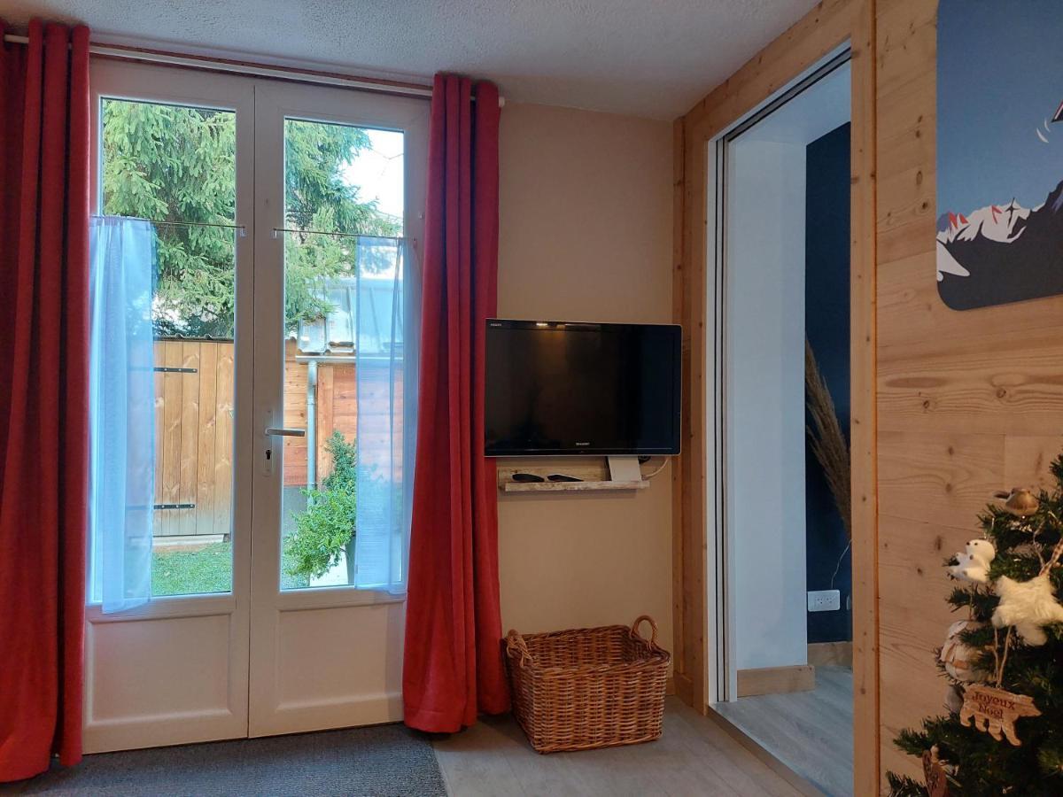 Studio Au Pied Des Montagnes Le Bourg-d'Oisans Exterior photo